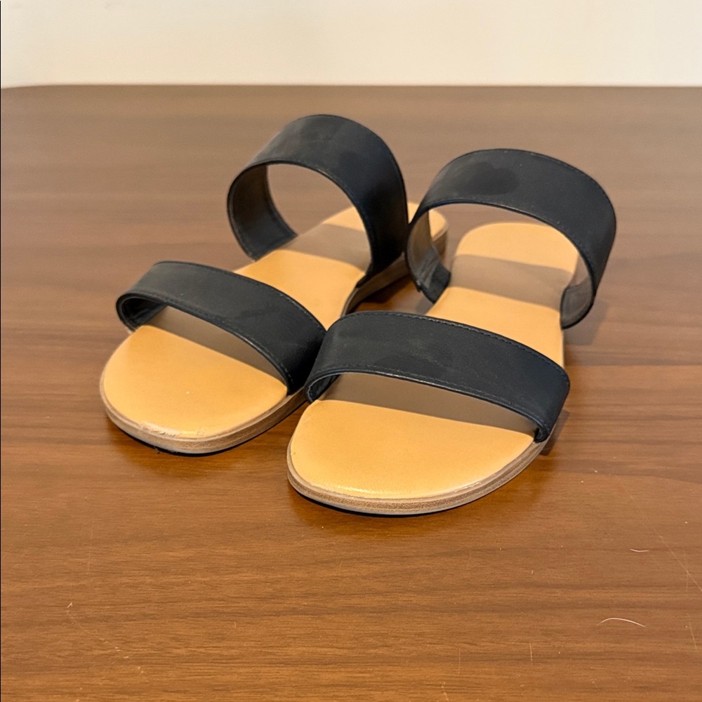 LC Lauren Conrad Black and Tan Sandals